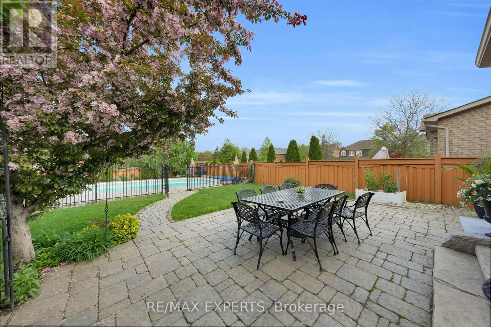 36 COUNTRY STROLL CRESCENT Image 43