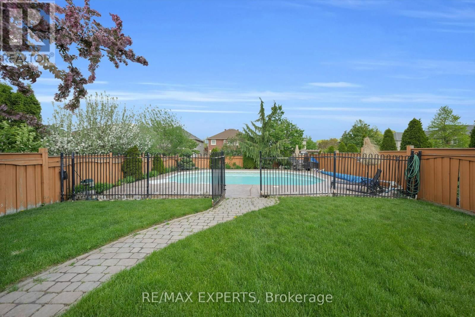 36 COUNTRY STROLL CRESCENT Image 46