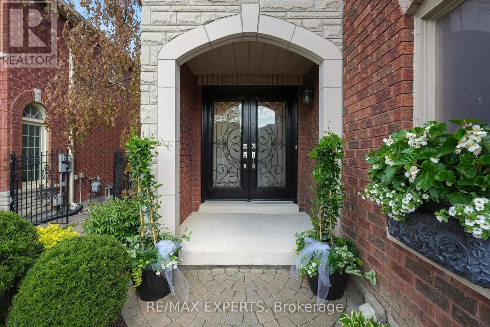 36 COUNTRY STROLL CRESCENT Image 8