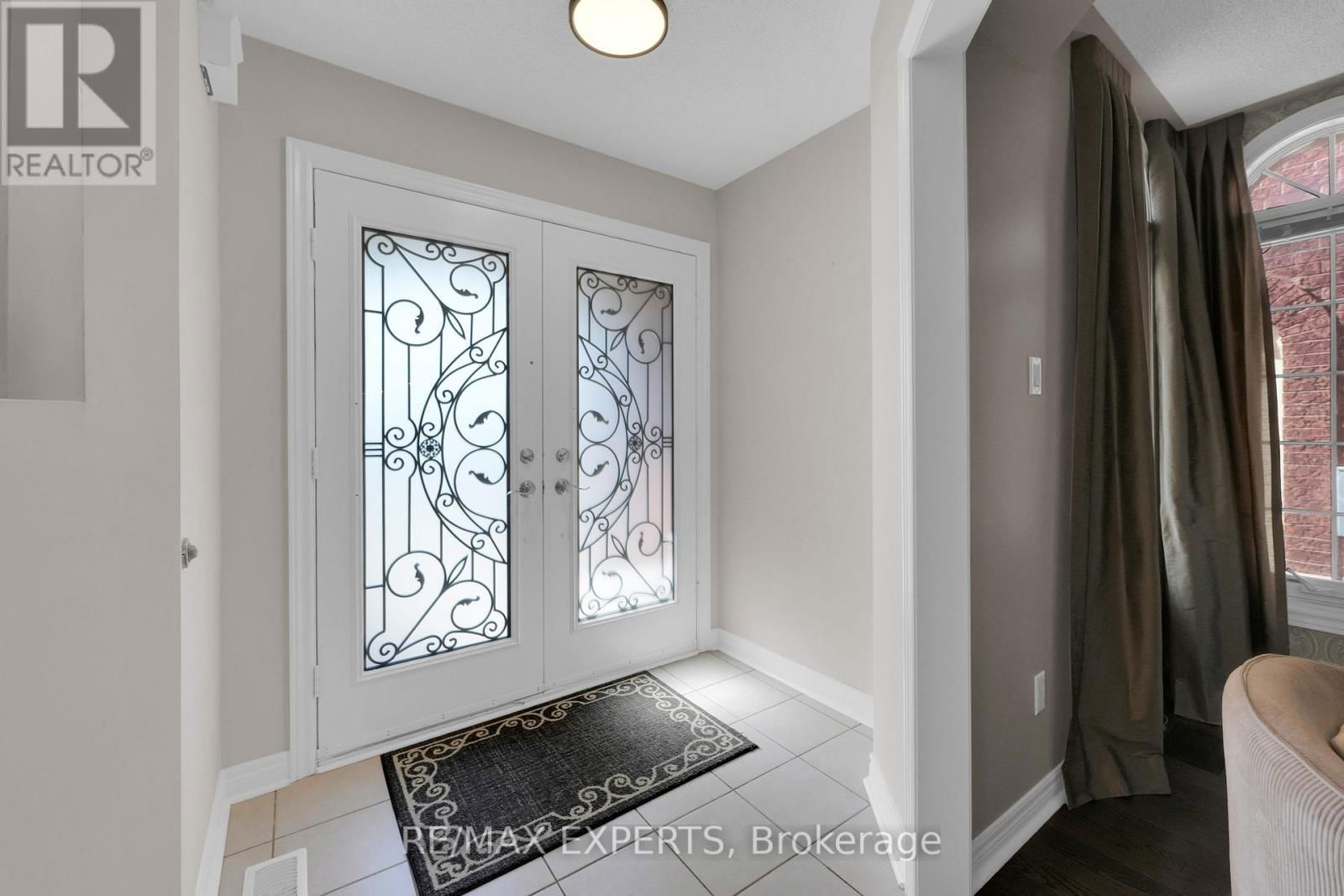 36 COUNTRY STROLL CRESCENT Image 9