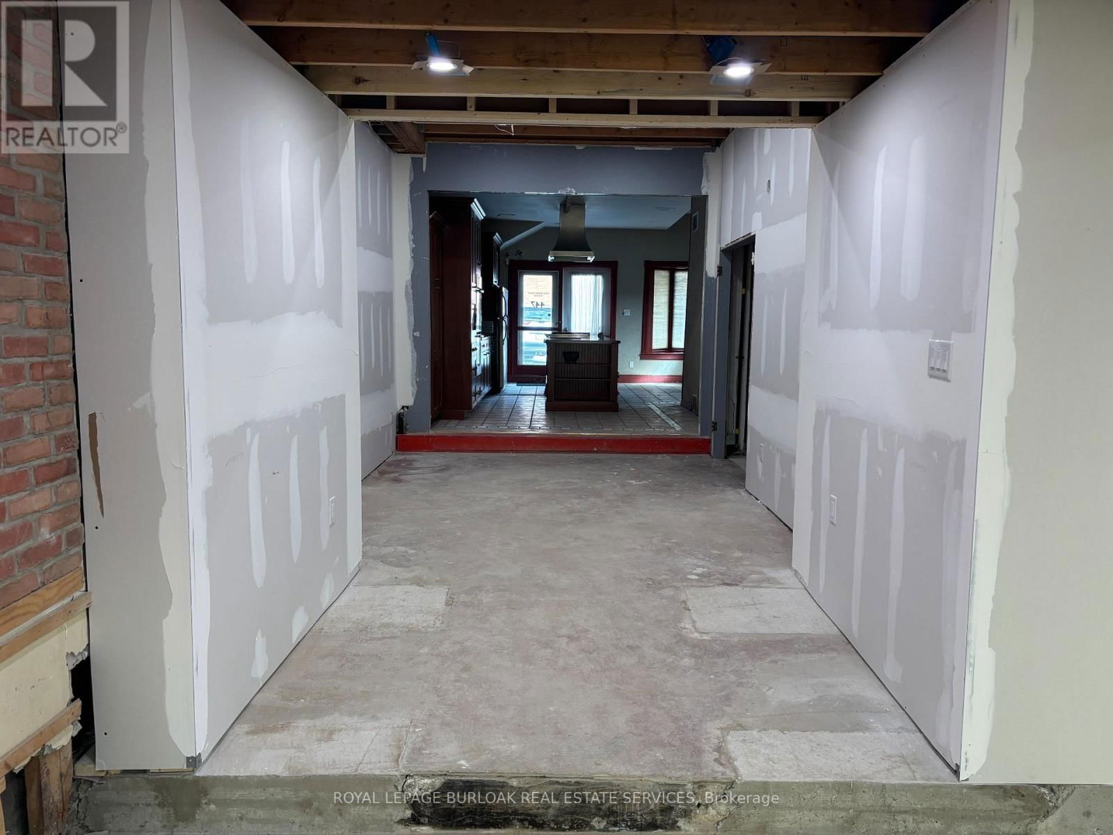 447 BRANT STREET Image 6