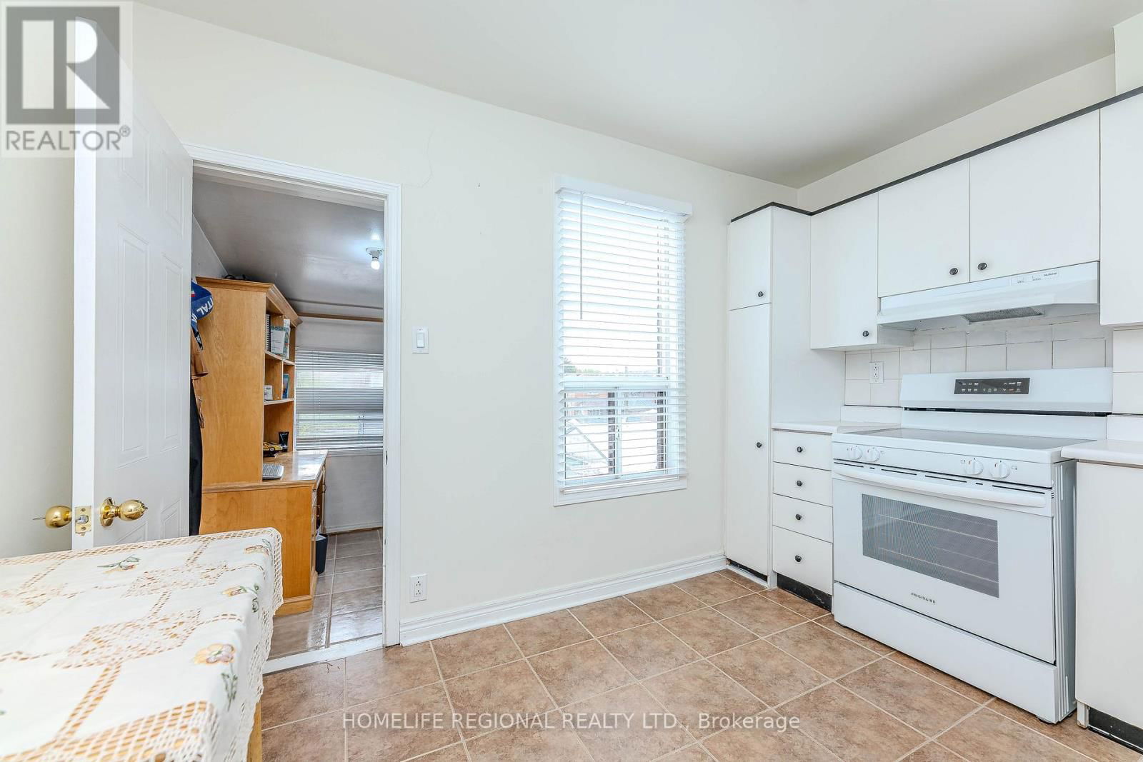2nd floor - 425 BARTLETT AVENUE Image 10