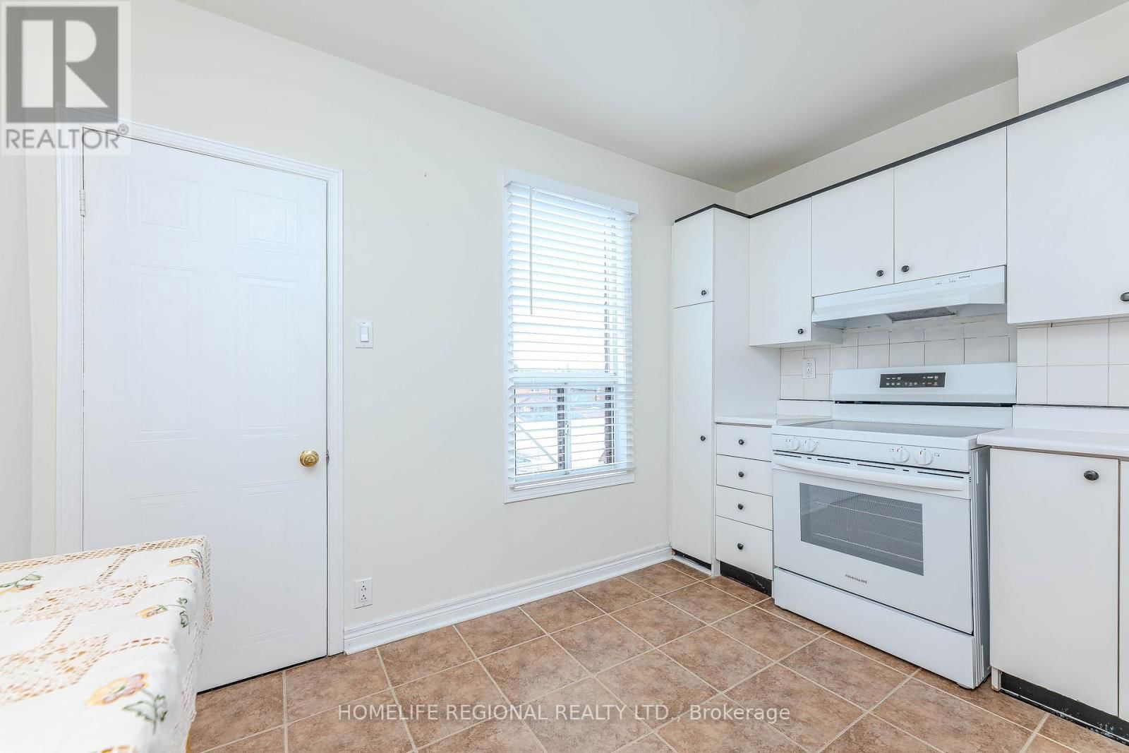 2nd floor - 425 BARTLETT AVENUE Image 11