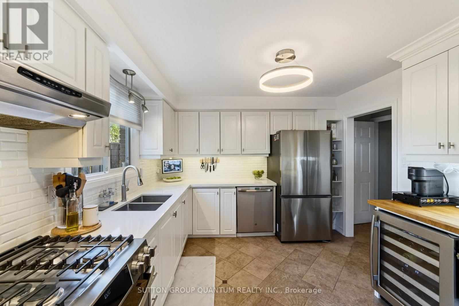 44 - 5475 LAKESHORE ROAD Image 10