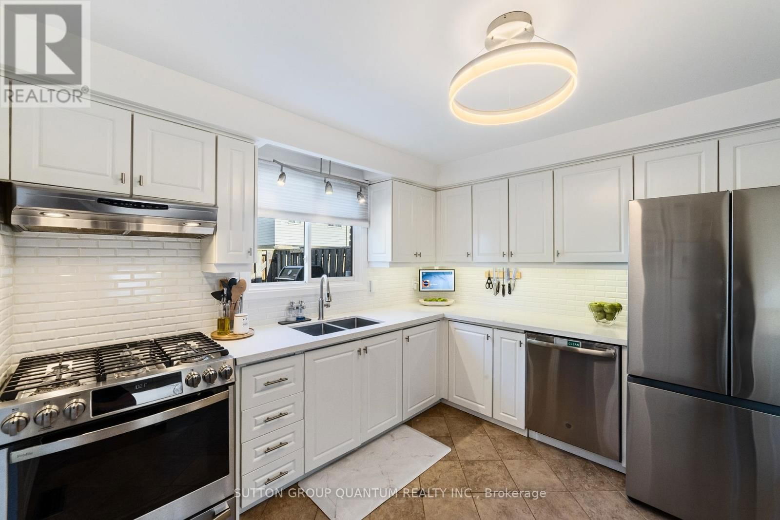 44 - 5475 LAKESHORE ROAD Image 11