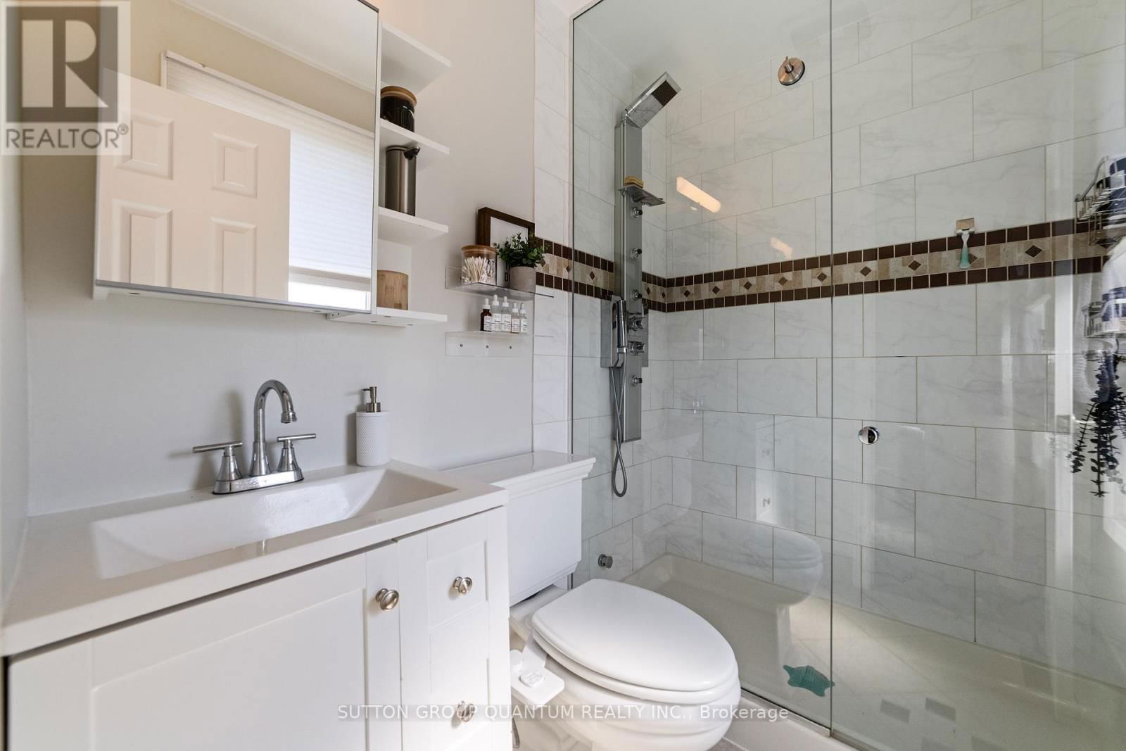 44 - 5475 LAKESHORE ROAD Image 17