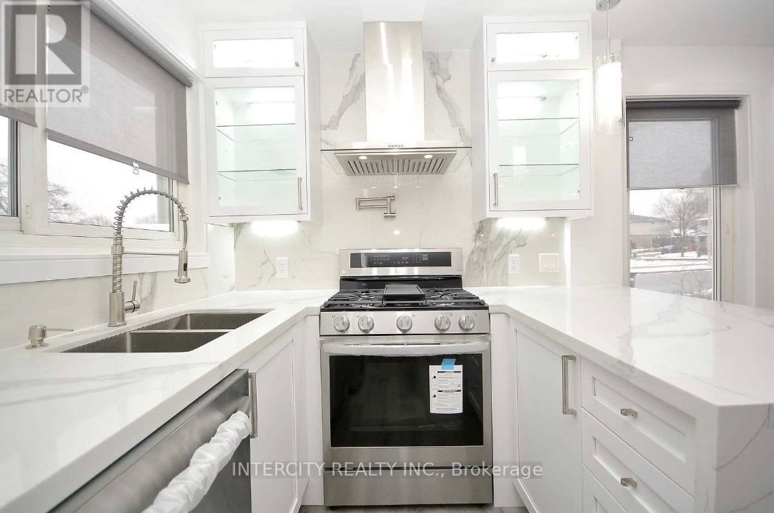 288 ARCHDEKIN DRIVE Image 13