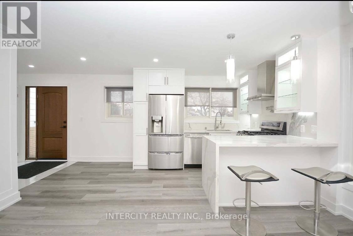 288 ARCHDEKIN DRIVE Image 15