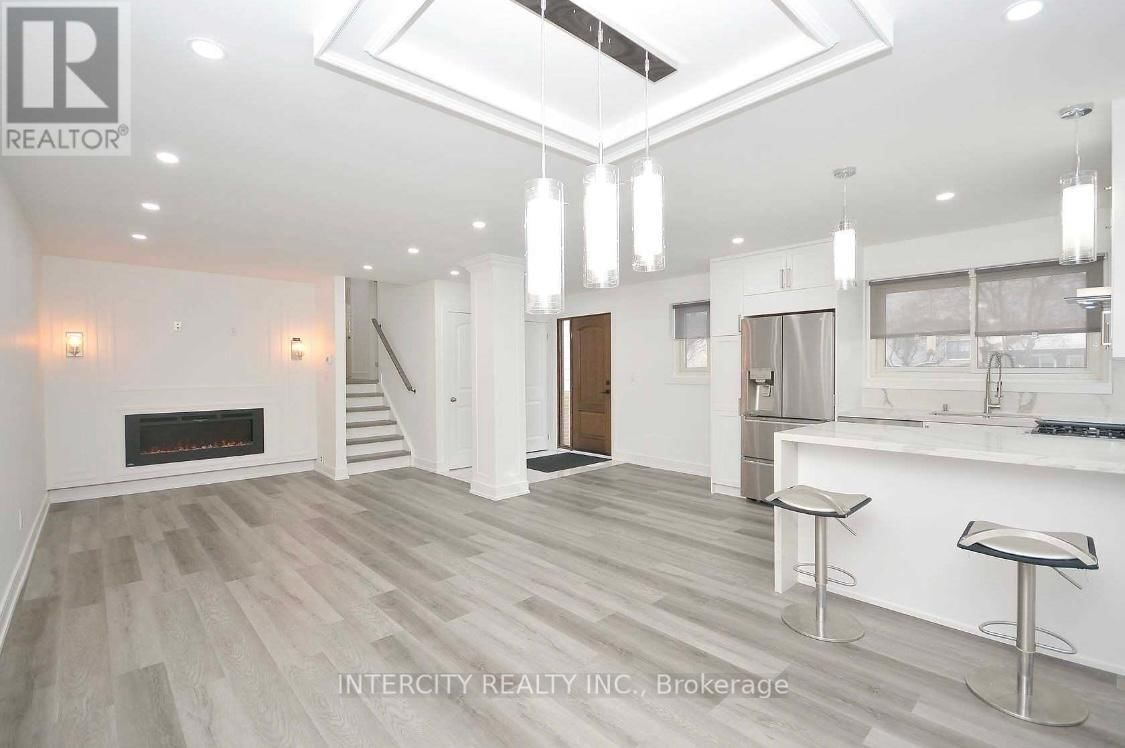 288 ARCHDEKIN DRIVE Image 16