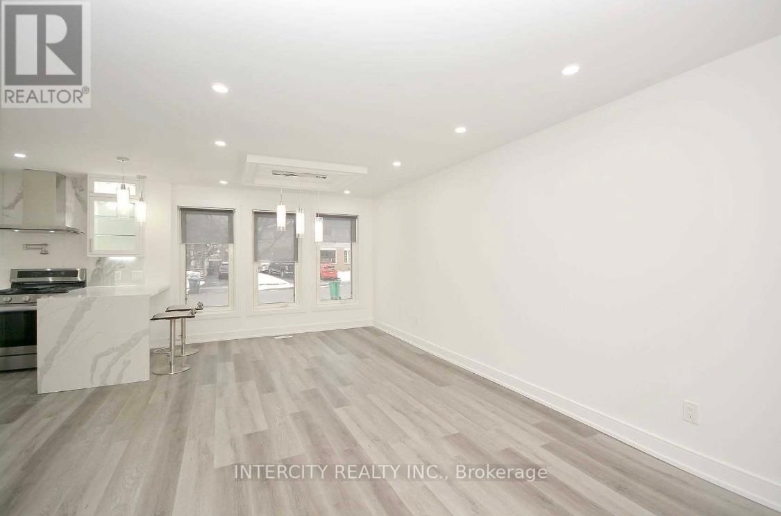 288 ARCHDEKIN DRIVE Image 9