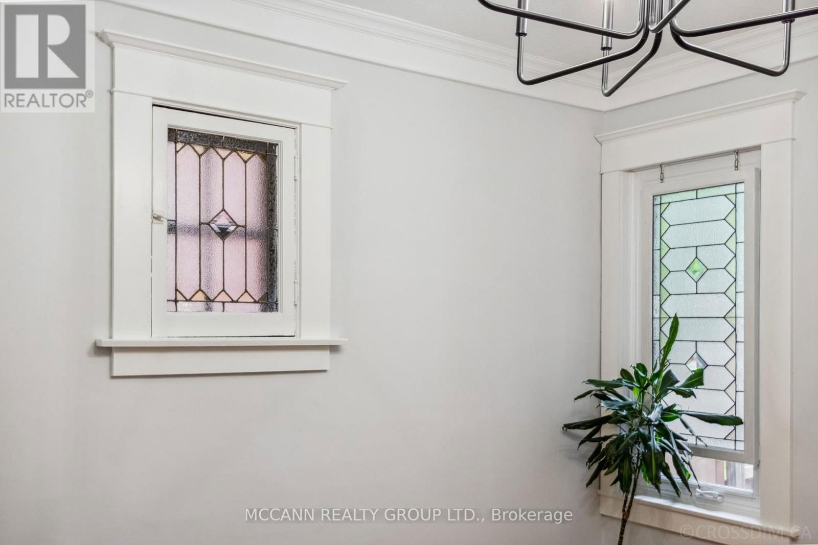 61 HILLSVIEW AVENUE Image 17
