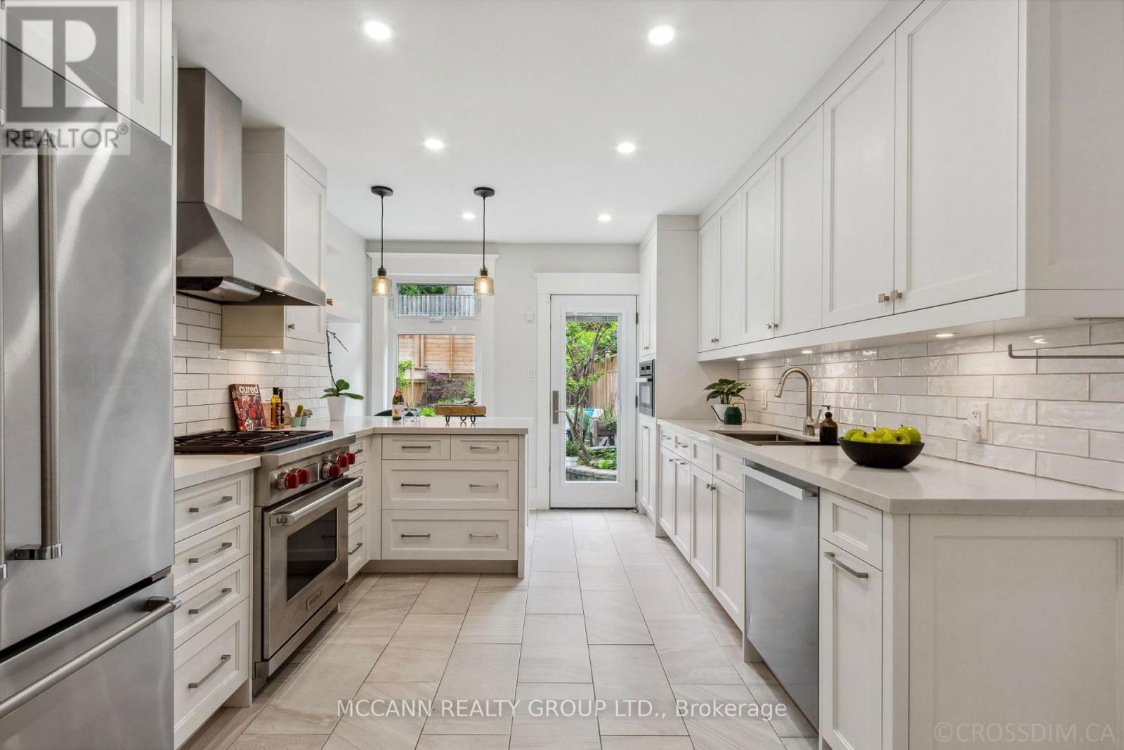 61 HILLSVIEW AVENUE Image 18