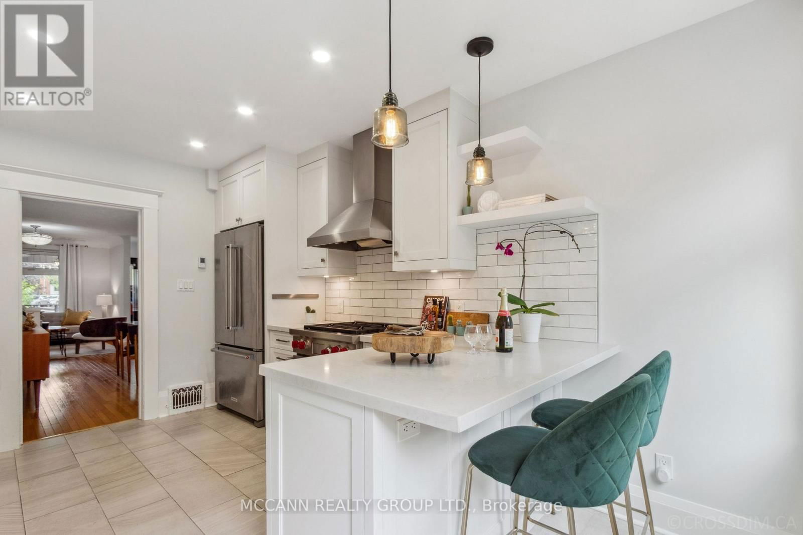 61 HILLSVIEW AVENUE Image 21