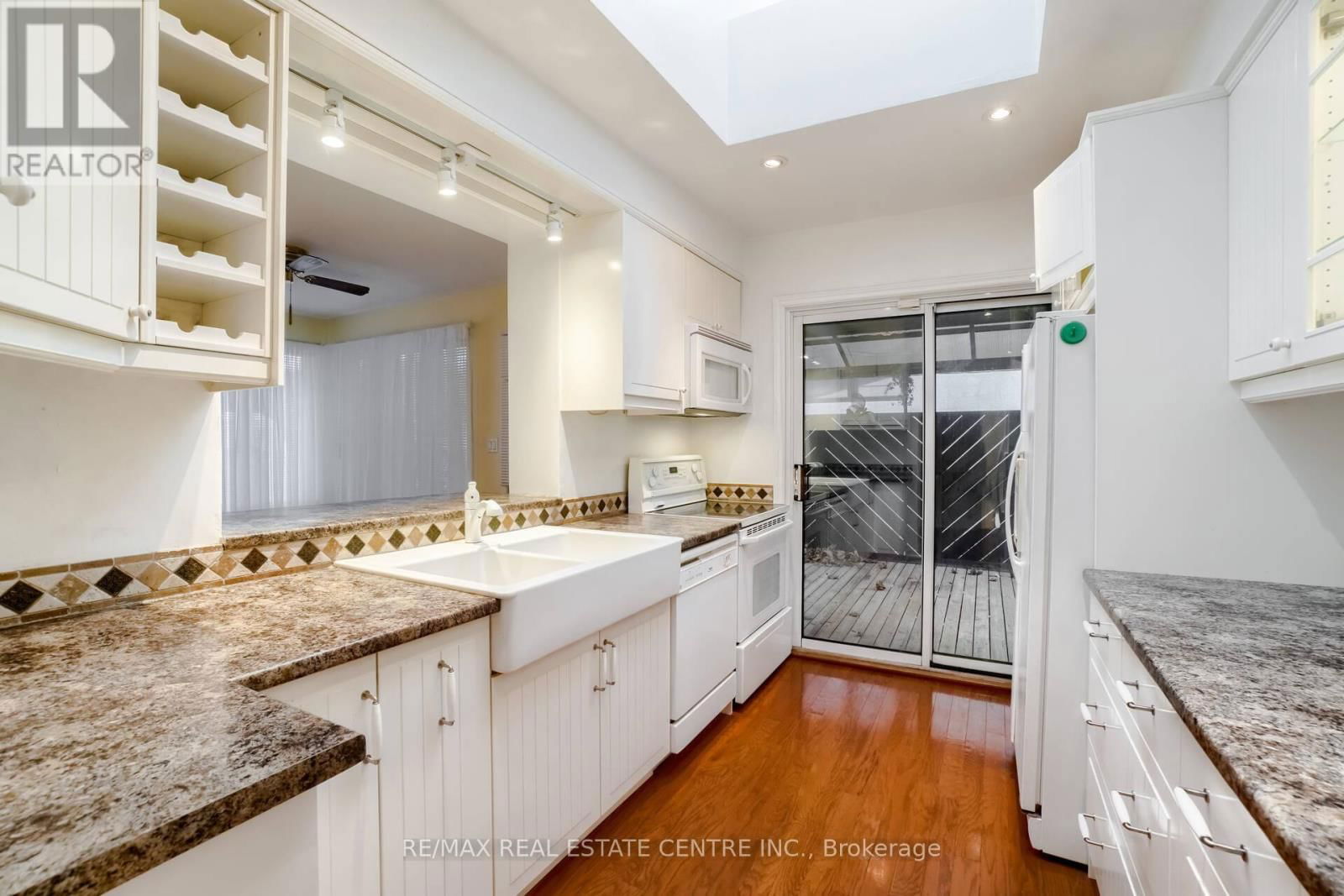 5288 MERICOURT ROAD Image 14