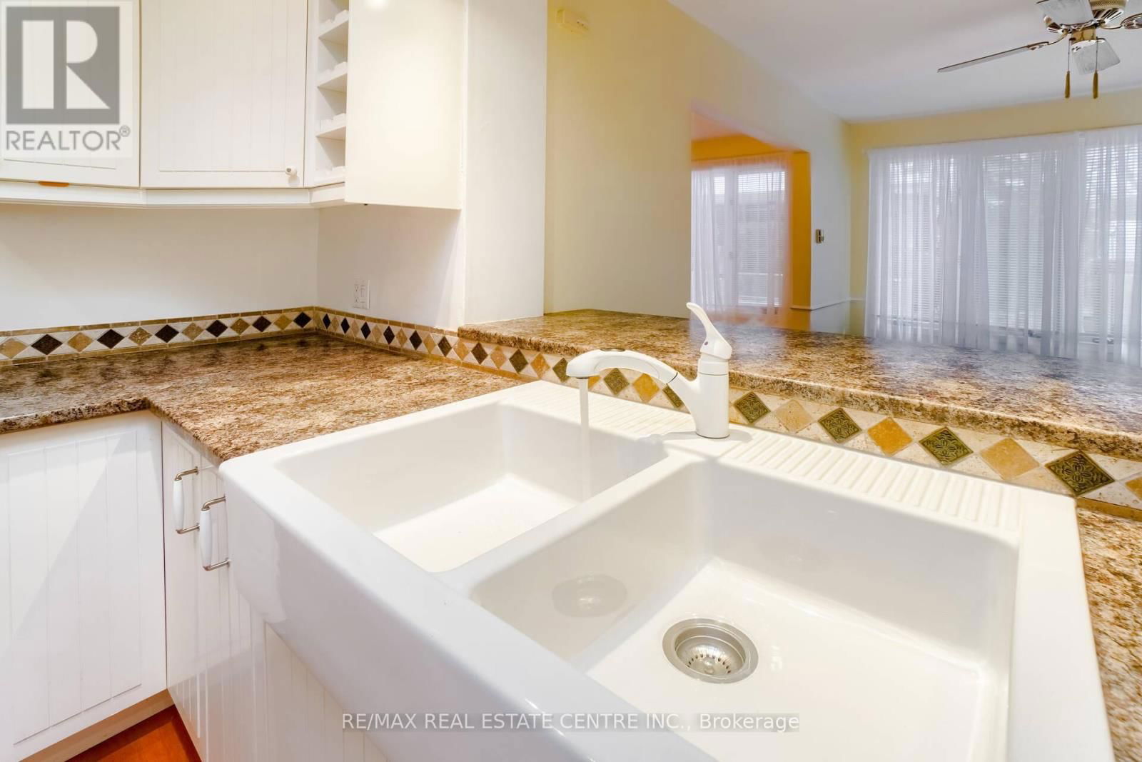5288 MERICOURT ROAD Image 15
