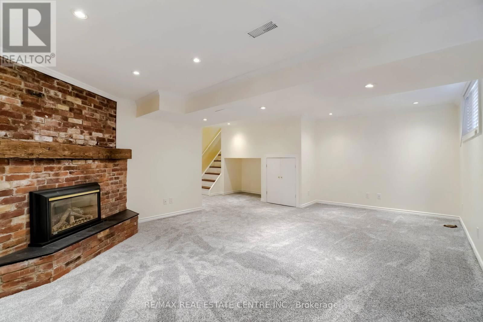 5288 MERICOURT ROAD Image 23