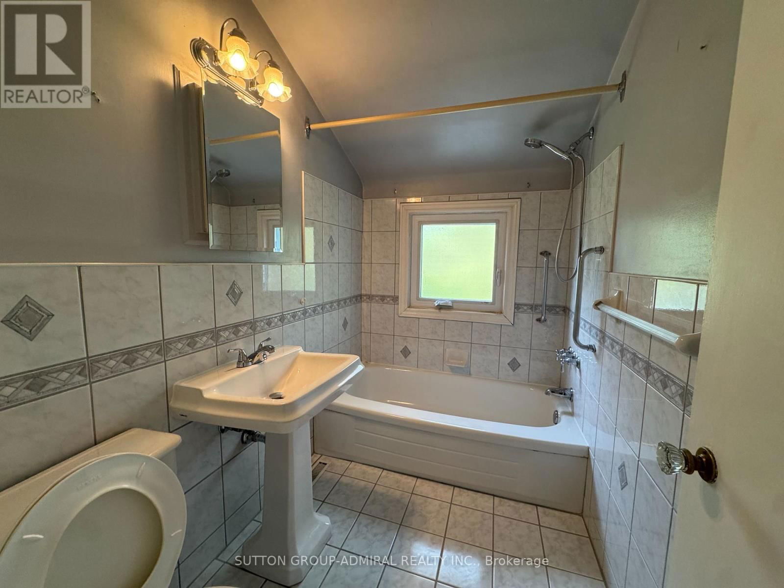 656 BROWNS LINE Image 10