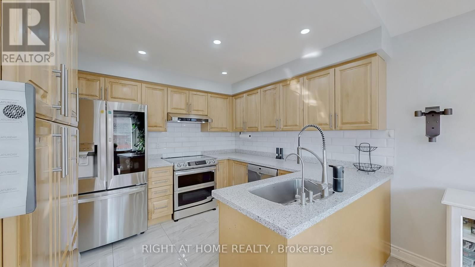 5253 FLORAL HILL CRESCENT SOUTH Image 13