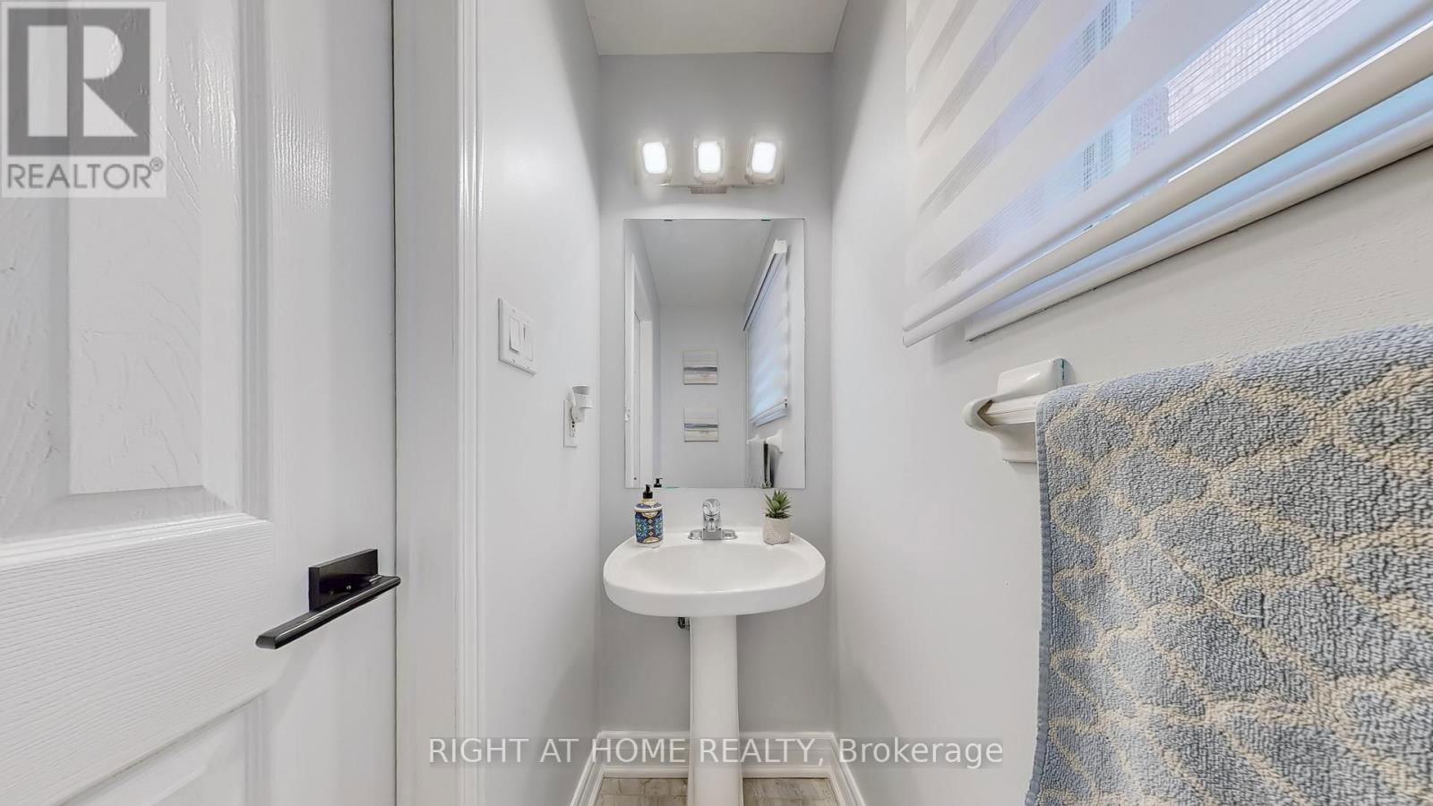 5253 FLORAL HILL CRESCENT SOUTH Image 17
