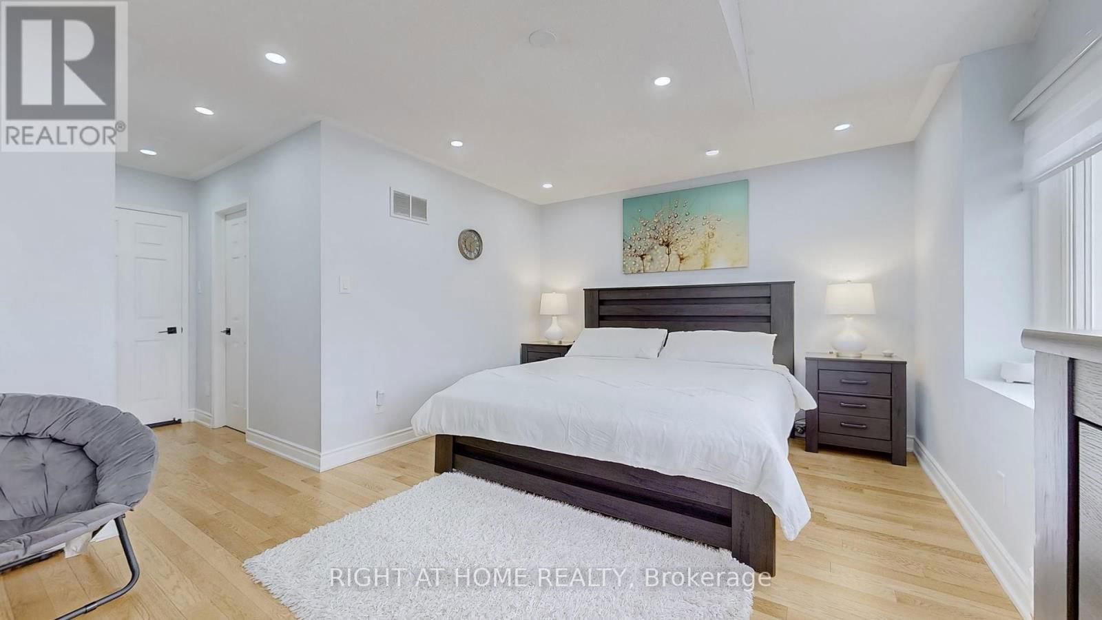5253 FLORAL HILL CRESCENT SOUTH Image 23