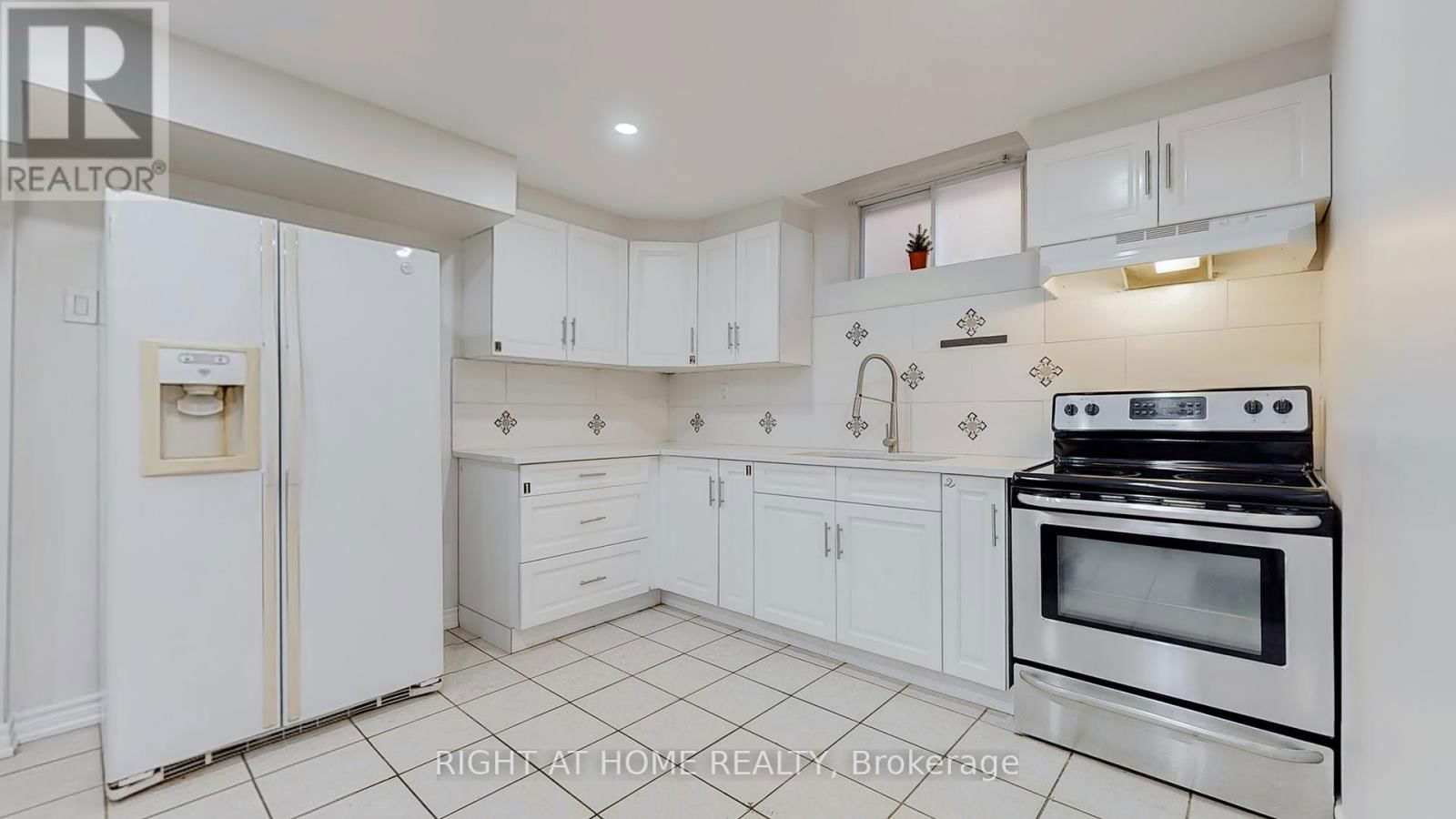 5253 FLORAL HILL CRESCENT SOUTH Image 31