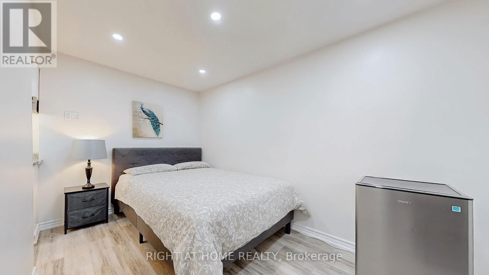 5253 FLORAL HILL CRESCENT SOUTH Image 34