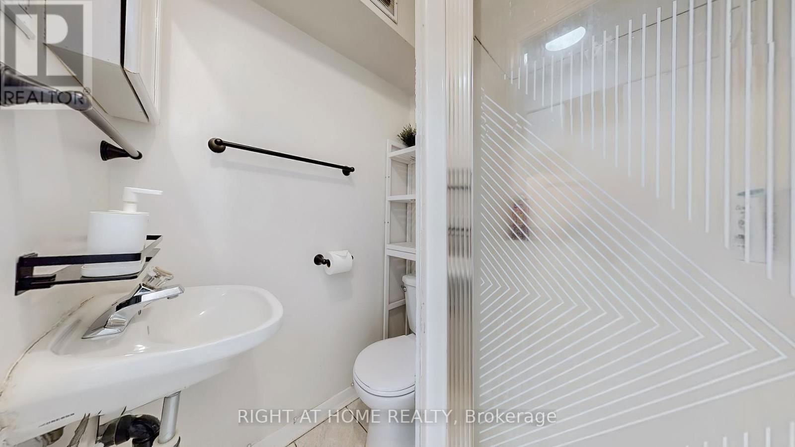 5253 FLORAL HILL CRESCENT SOUTH Image 36