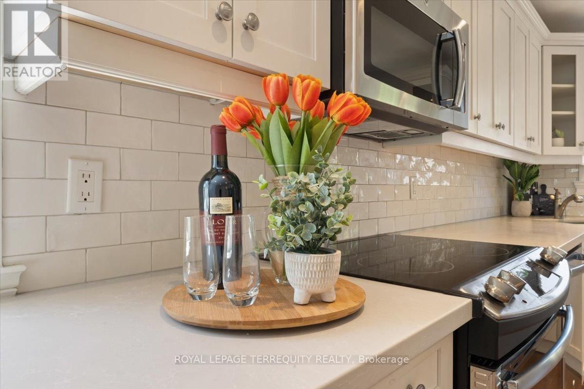 Main Unit - 1431 CAROLINE STREET Image 13