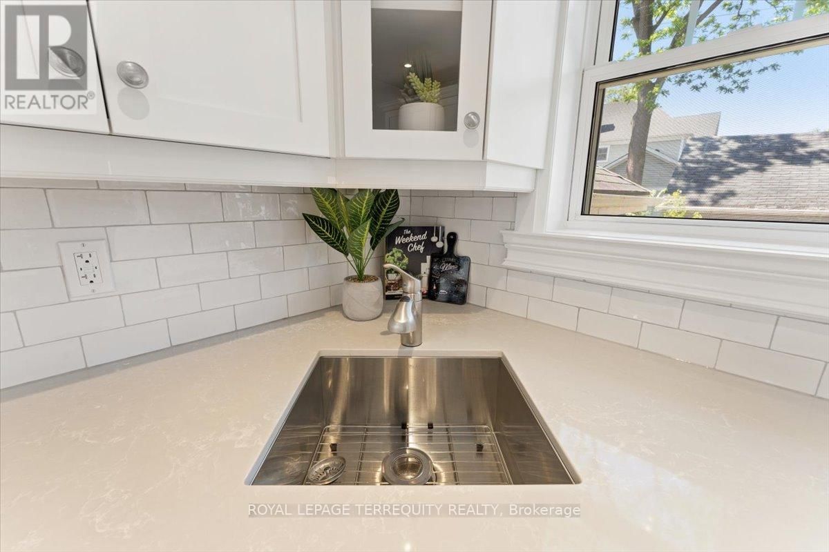Main Unit - 1431 CAROLINE STREET Image 14
