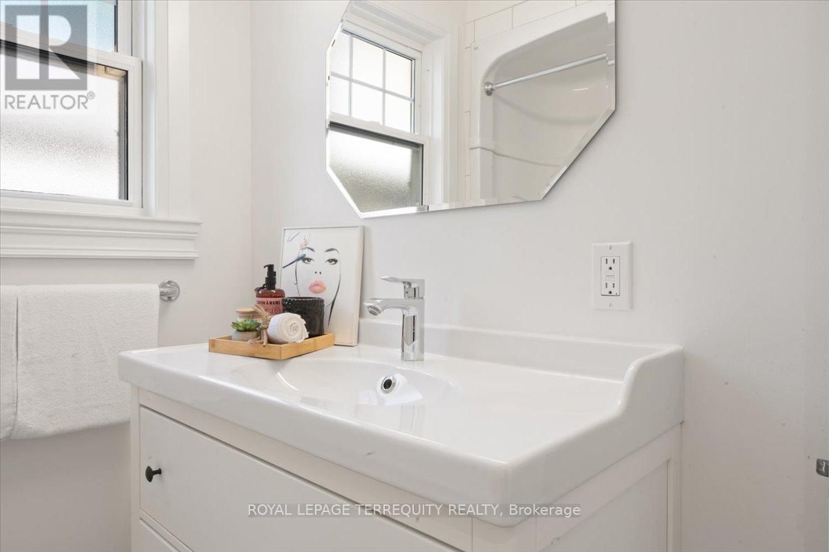 Main Unit - 1431 CAROLINE STREET Image 20