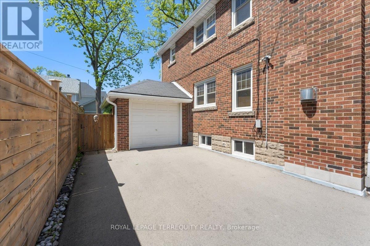 Main Unit - 1431 CAROLINE STREET Image 30