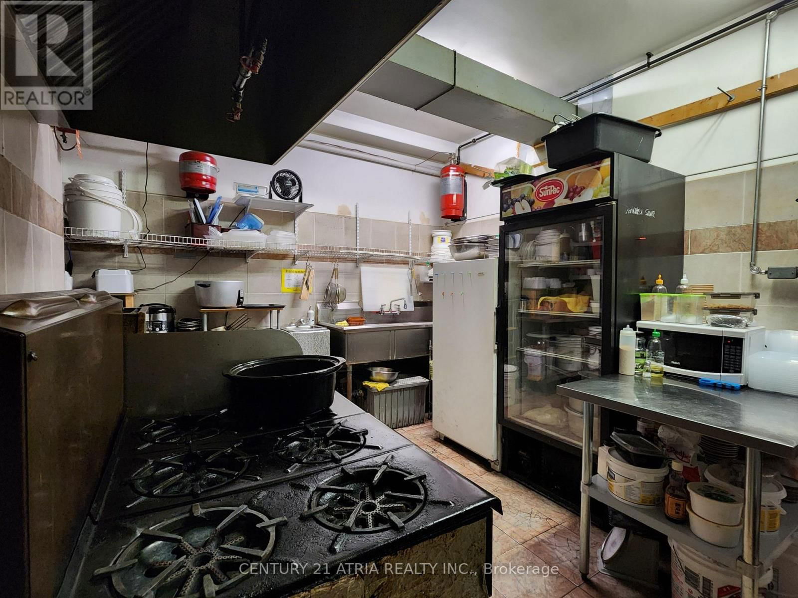 1553 DUPONT STREET Image 6