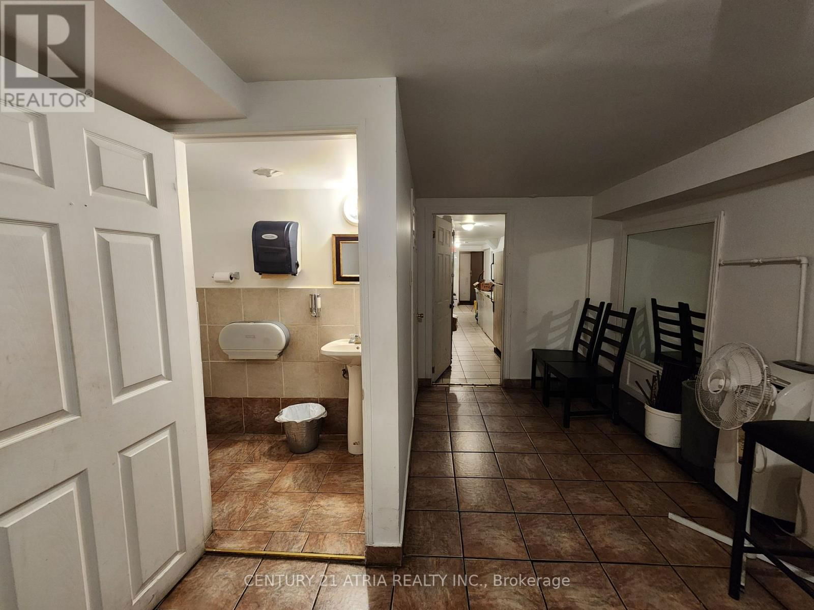 1553 DUPONT STREET Image 8