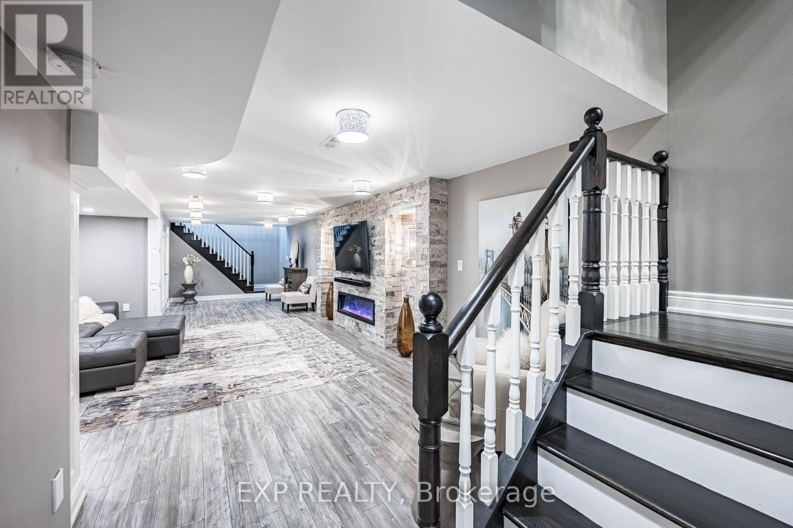 2465 VILLAGE COMMON STREET Image 35
