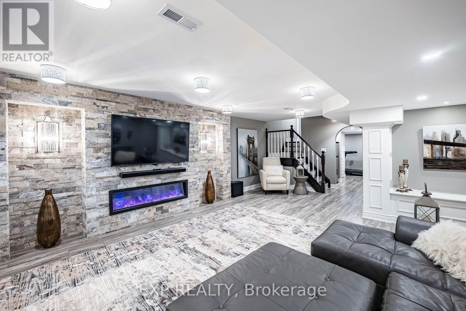 2465 VILLAGE COMMON STREET Image 38