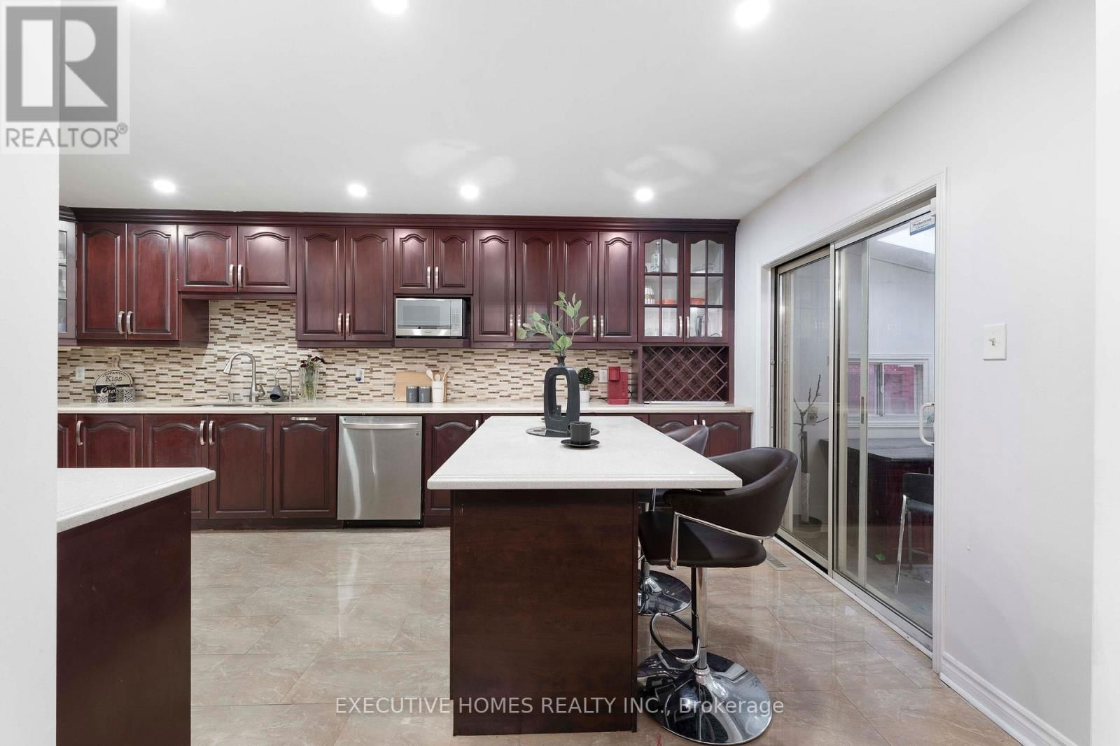 44 PEBBLESTONE CIRCLE Image 14