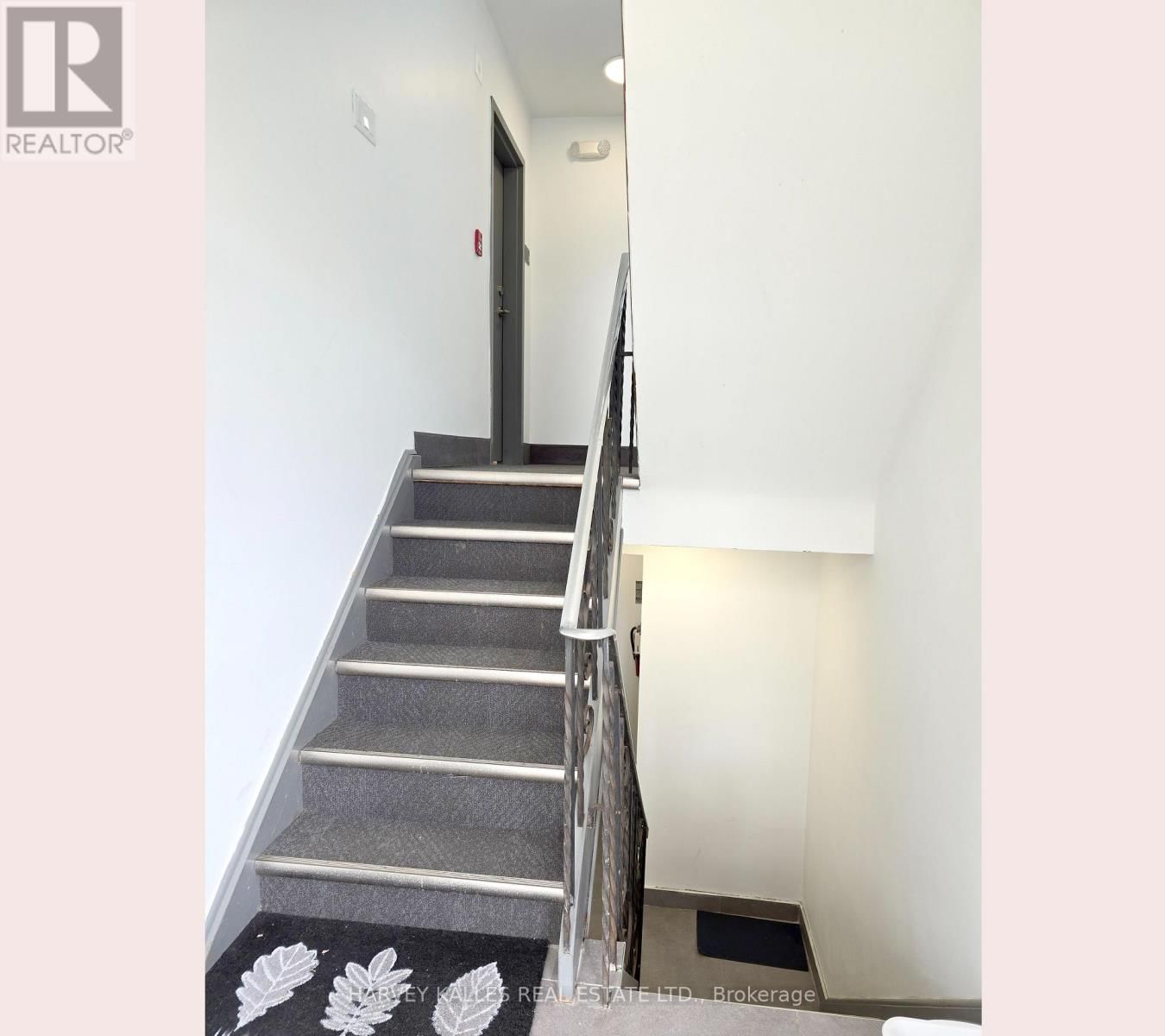 521 BROWN'S LINE Image 10