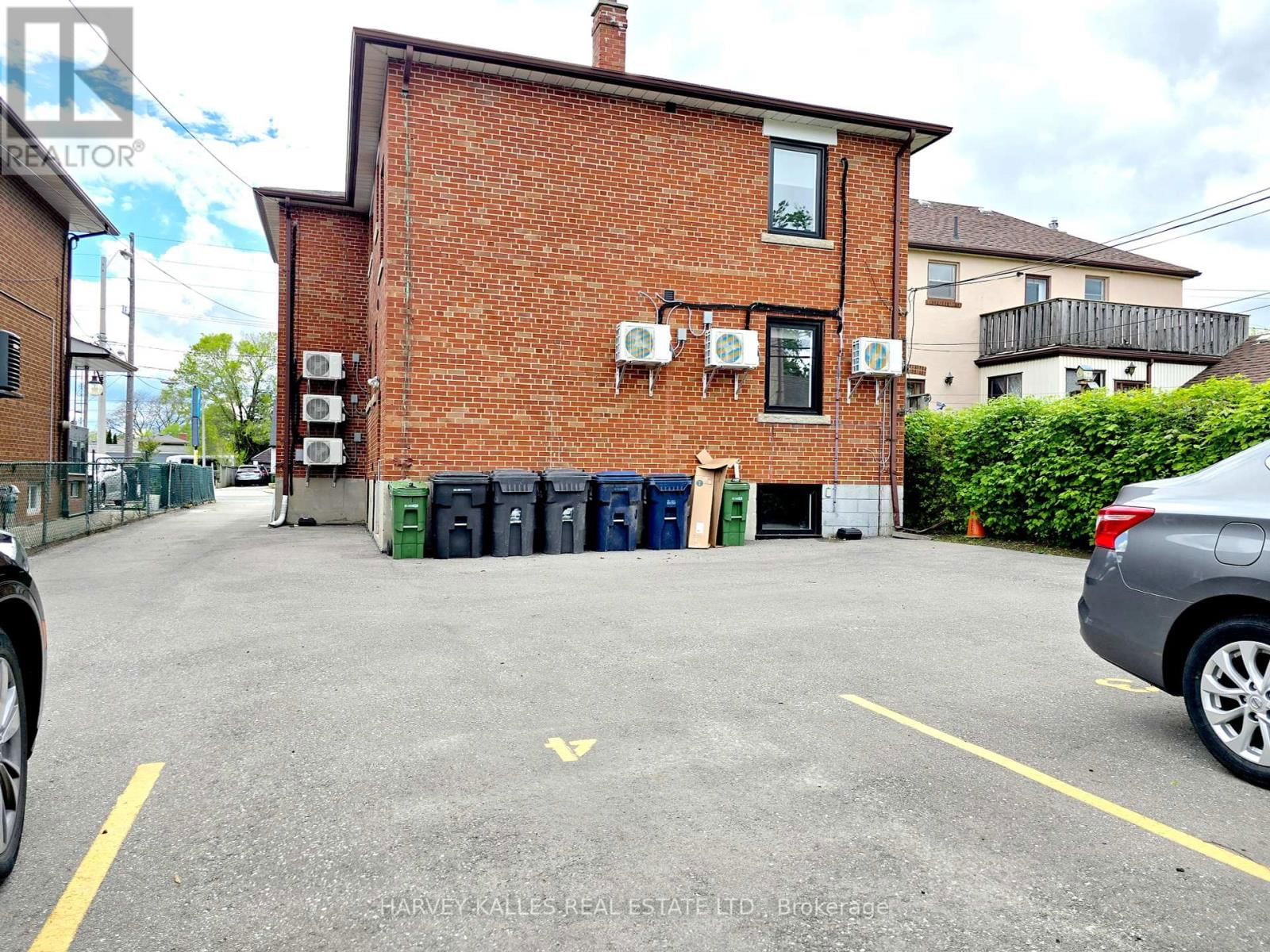 521 BROWN'S LINE Image 14