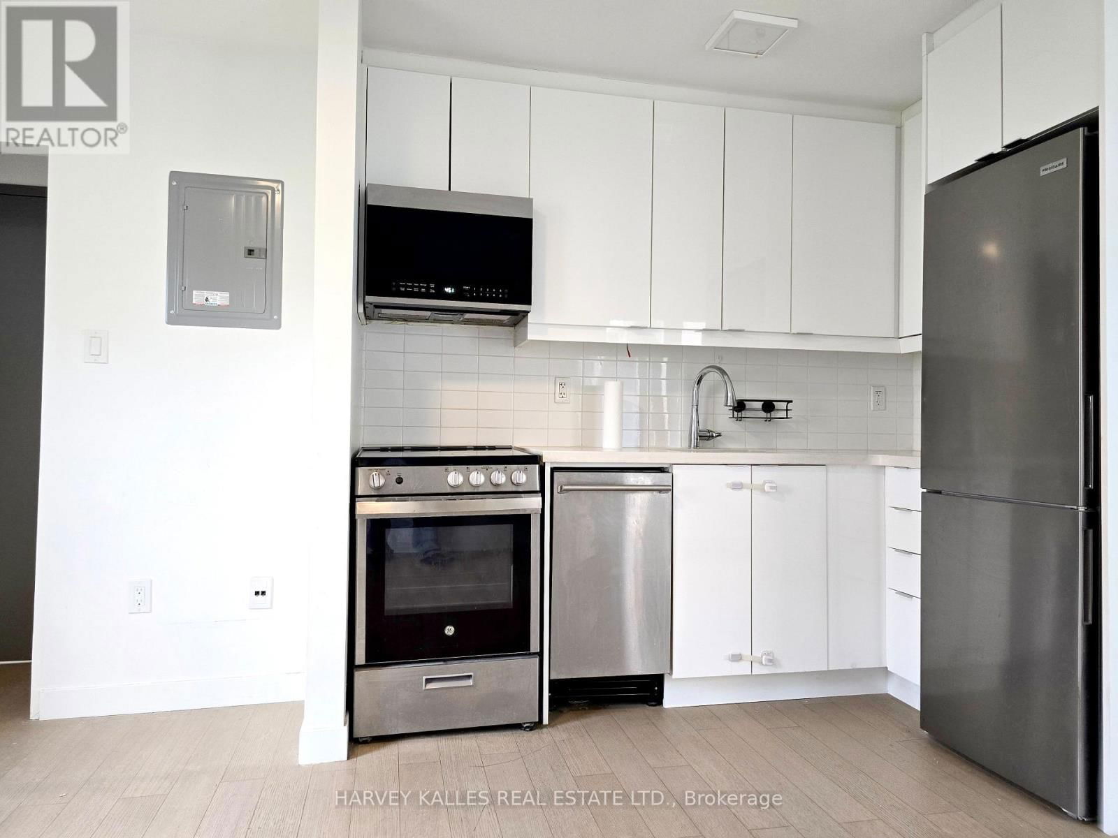 521 BROWN'S LINE Image 2