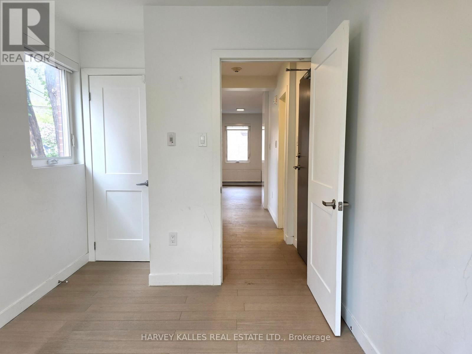521 BROWN'S LINE Image 4