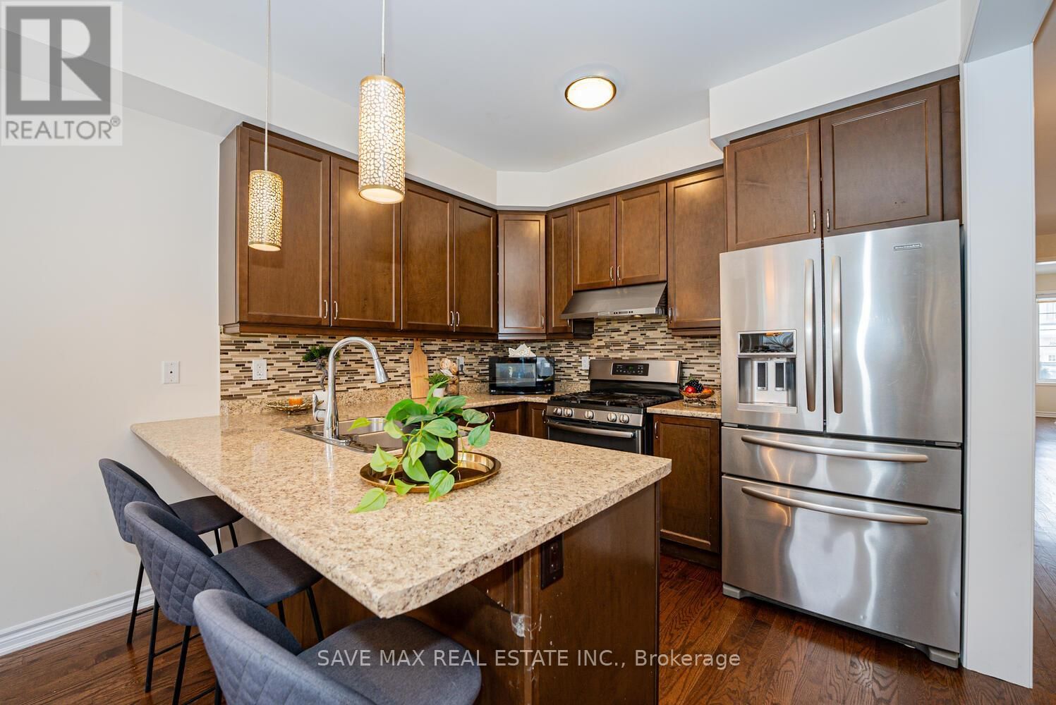 305 TRUDEAU DRIVE Image 12