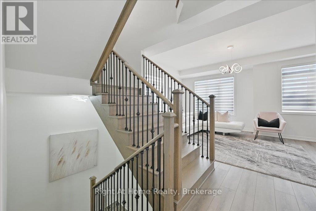 465 DUNDAS STREET EAST Image 12