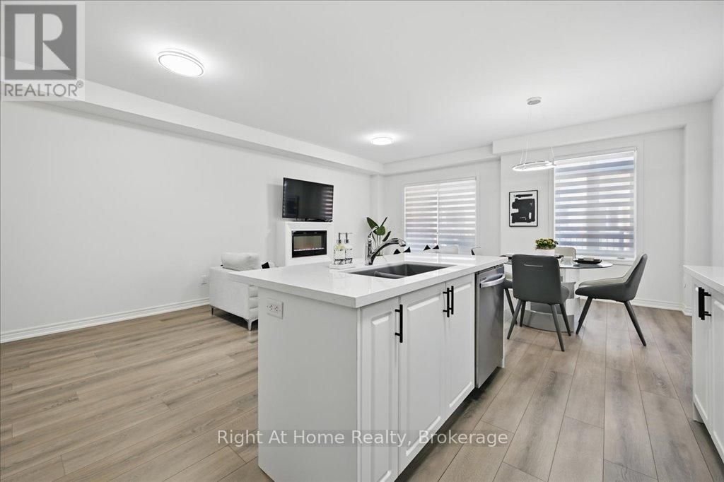 465 DUNDAS STREET EAST Image 16