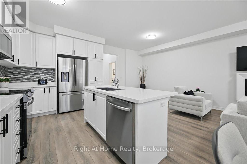 465 DUNDAS STREET EAST Image 17