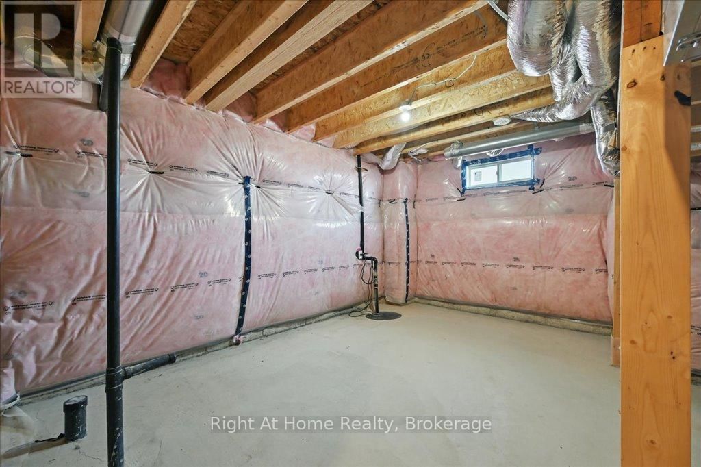 465 DUNDAS STREET EAST Image 45