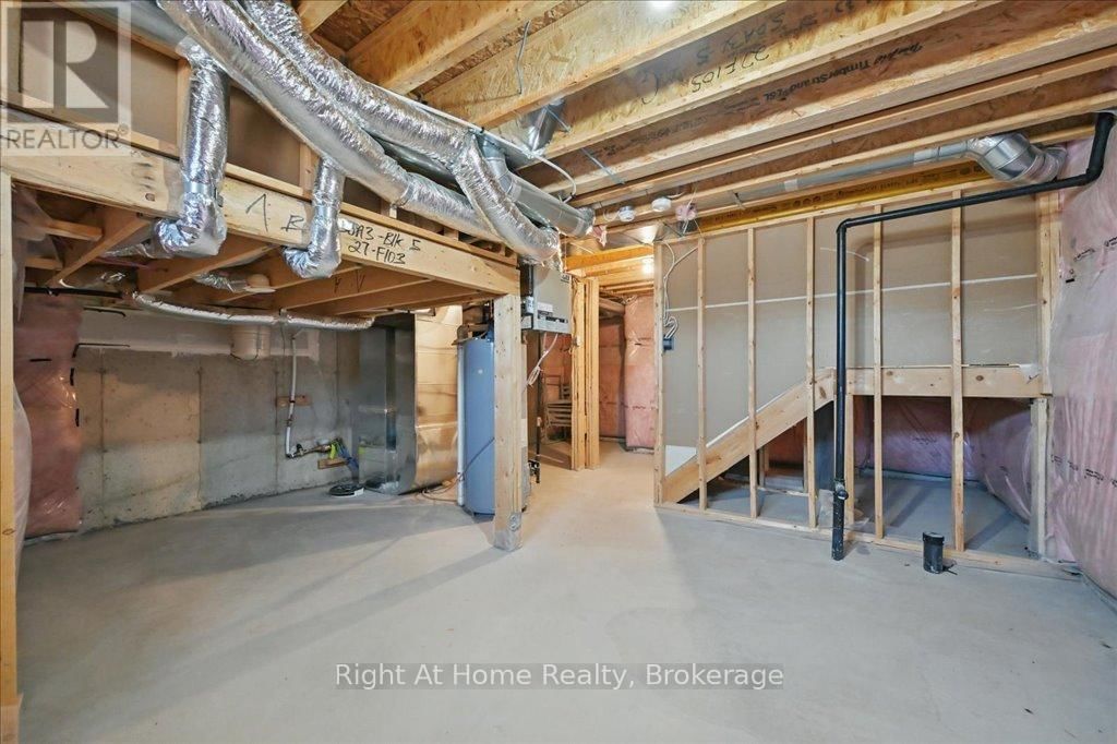 465 DUNDAS STREET EAST Image 46