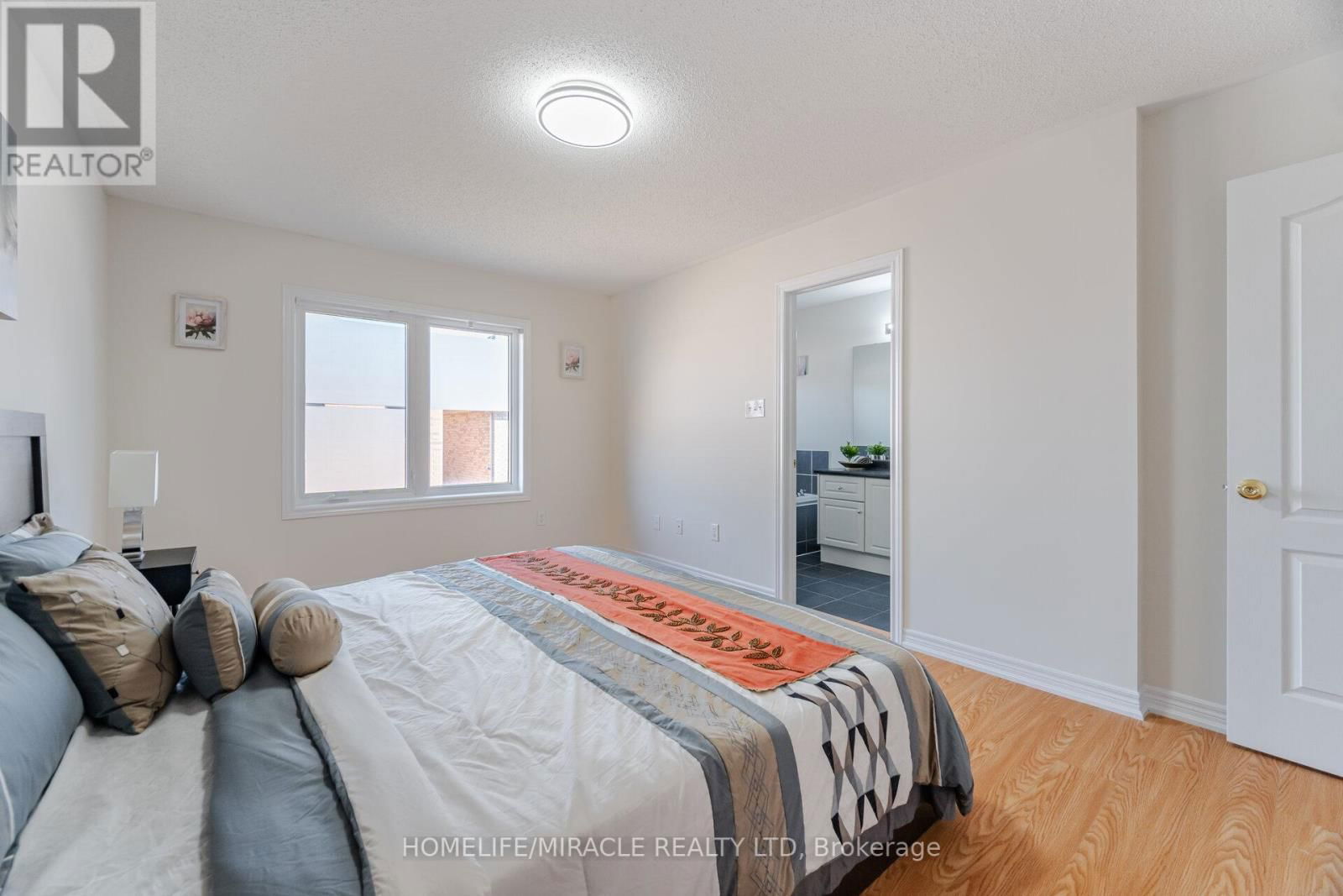 33 SEA DRIFTER CRESCENT Image 14