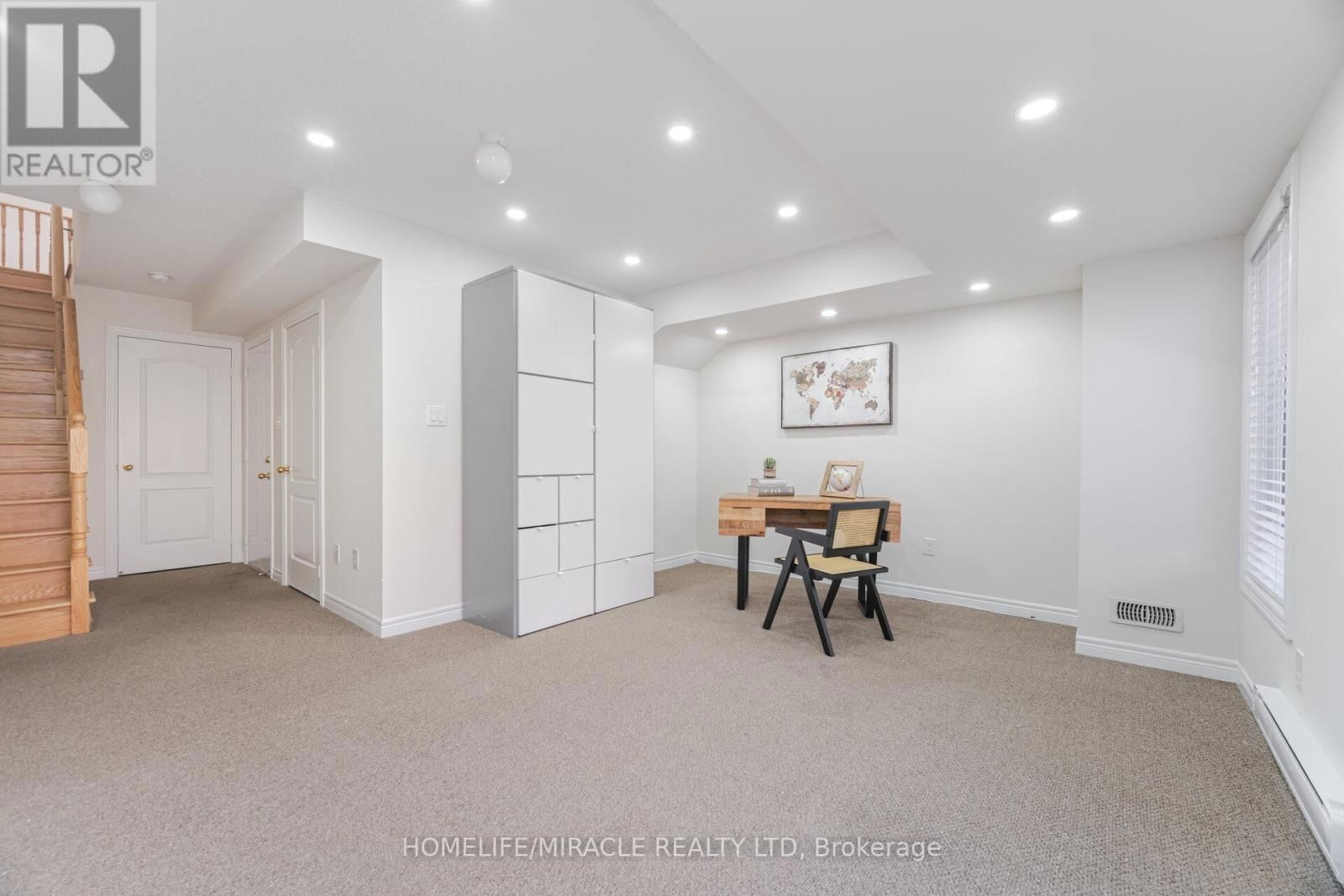 33 SEA DRIFTER CRESCENT Image 25