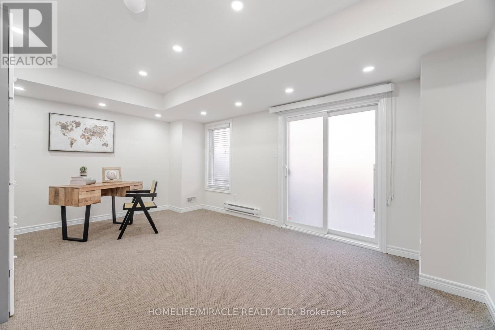 33 SEA DRIFTER CRESCENT Image 26