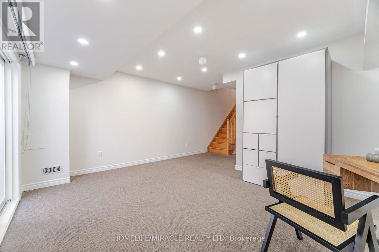 33 SEA DRIFTER CRESCENT Image 27